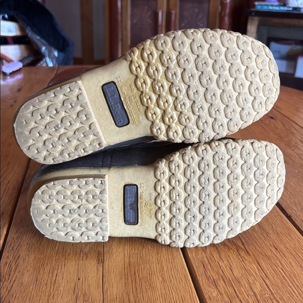 L.L. Bean Women's Brown Pebbled Leather Buckle Accent Pull On Duck Boot - Picture 5 of 9